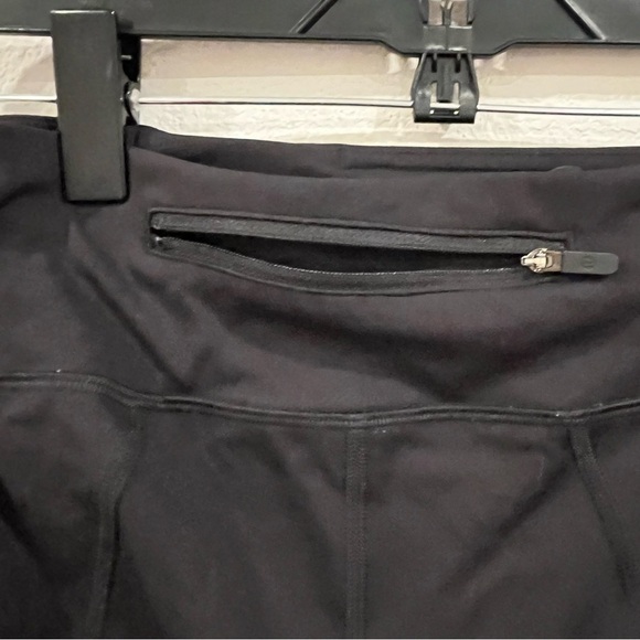 Lululemon black leggings size 4 with side leg pockets back pocket and panels - Picture 8 of 13